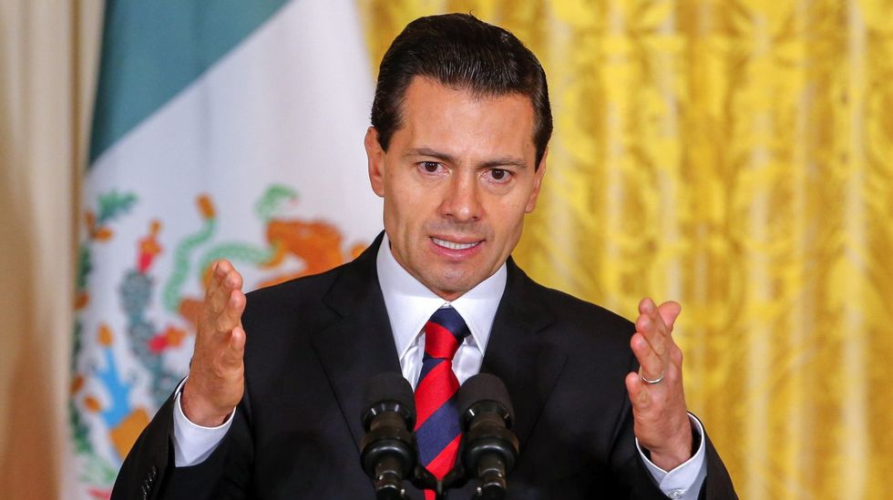 Peña Nieto plagió parte de su tesis universitaria