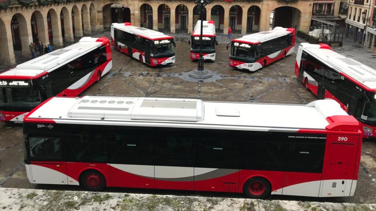 Gijón incorpora a la flota de Emtusa los seis últimos autobuses diésel