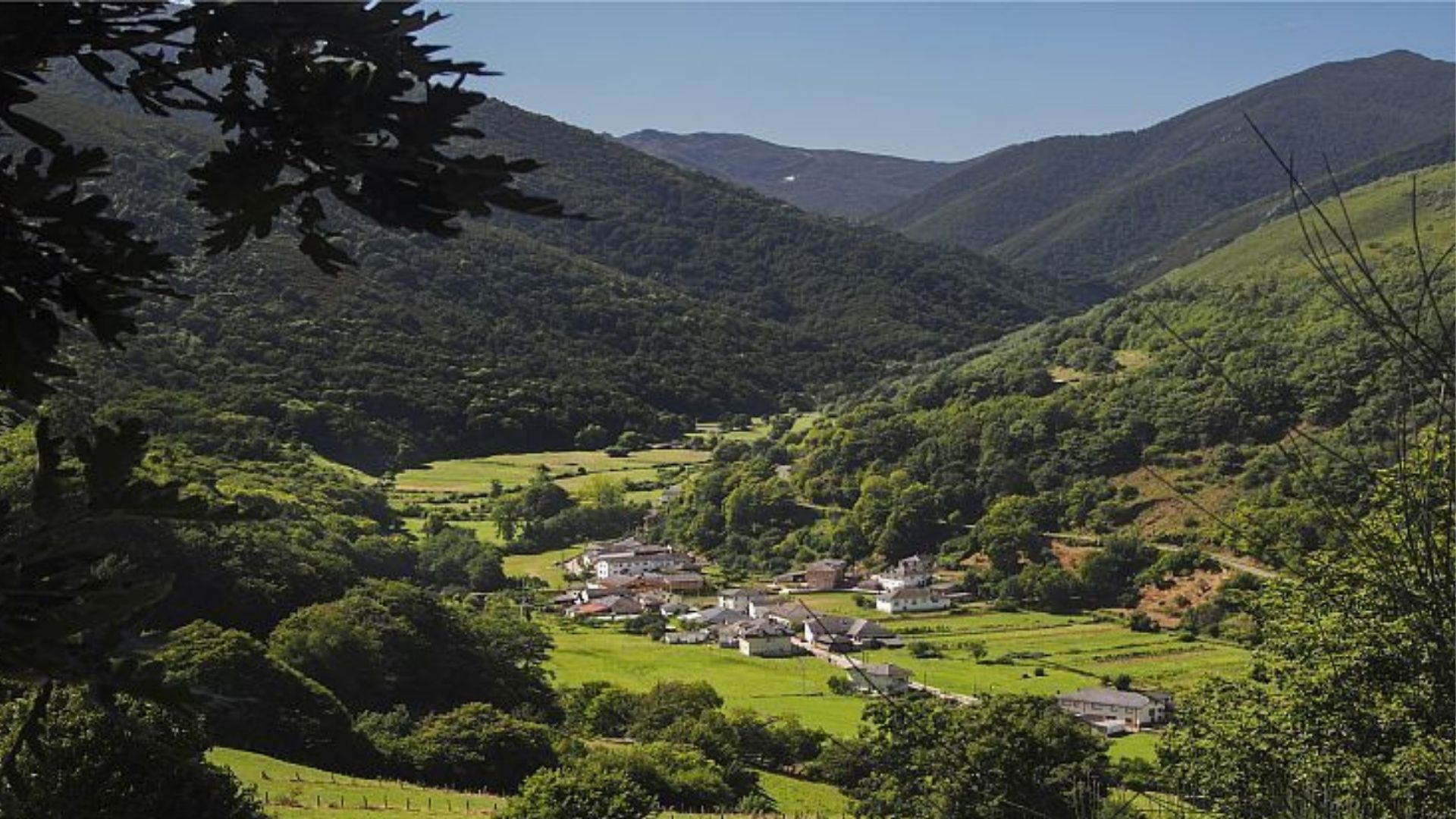 Así construye Moal la aldea asturiana del siglo XXI