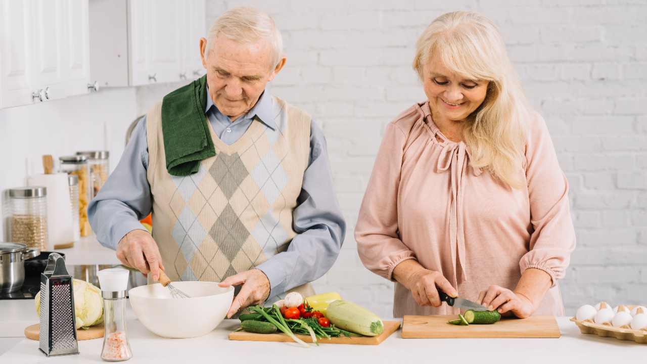 Beneficios de un curso de cocina con personas mayores